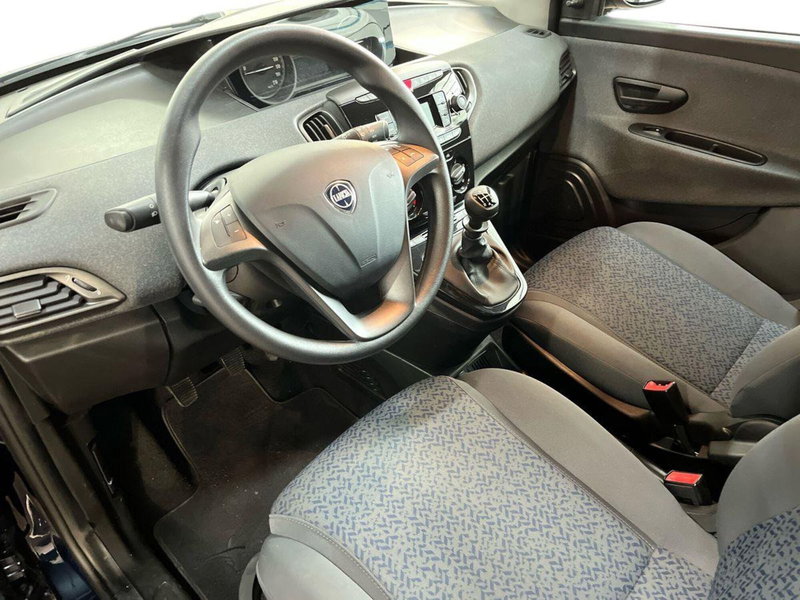 Lancia Ypsilon usata a Taranto (10)