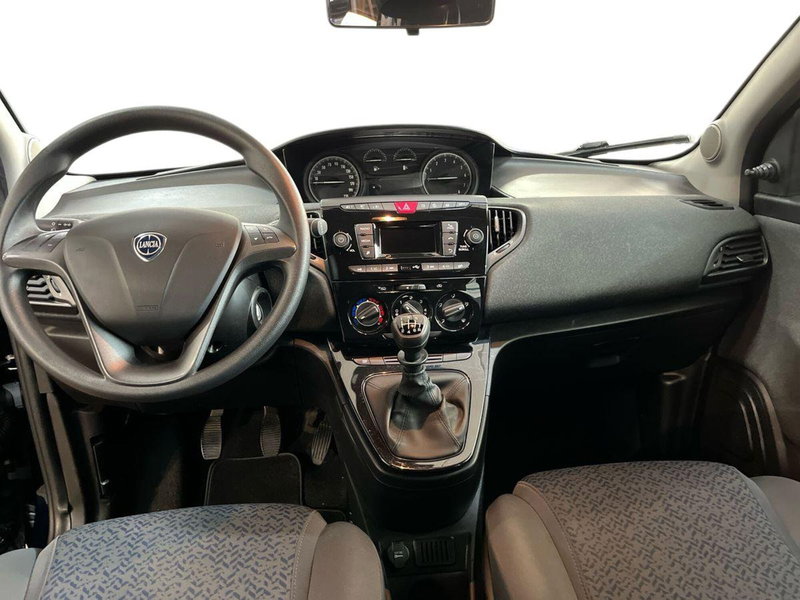 Lancia Ypsilon usata a Taranto (8)