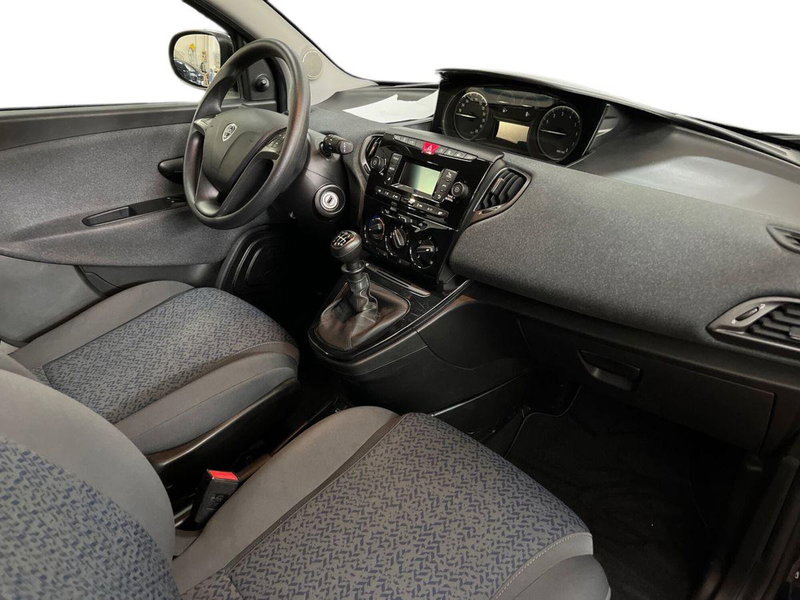 Lancia Ypsilon usata a Taranto (9)