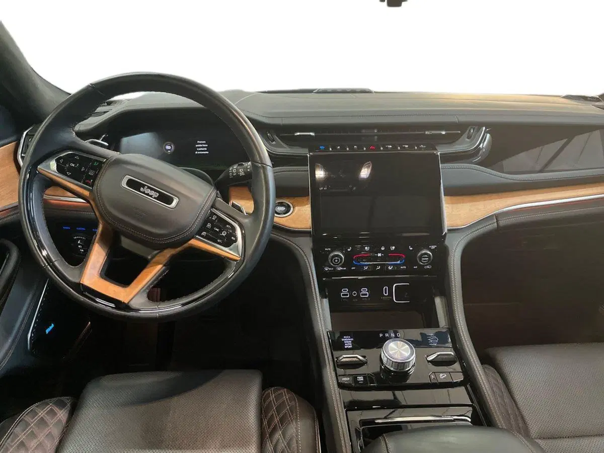 Jeep Grand Cherokee usata a Bari (8)