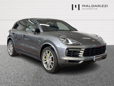 Porsche Cayenne 3.0 V6 E-Hybrid del 2020 usata a Bari