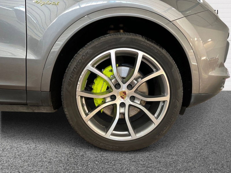 Porsche Cayenne usata a Bari (6)