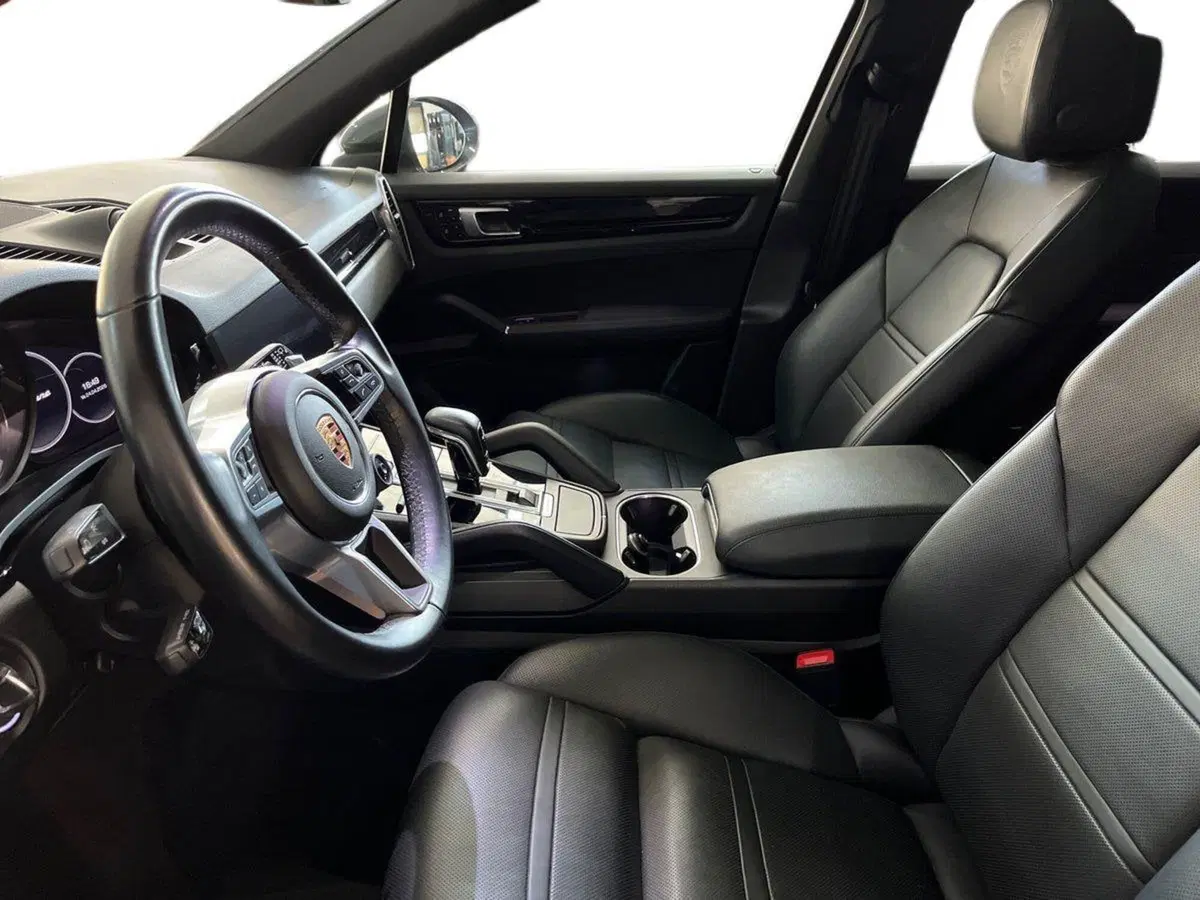 Porsche Cayenne usata a Bari (7)