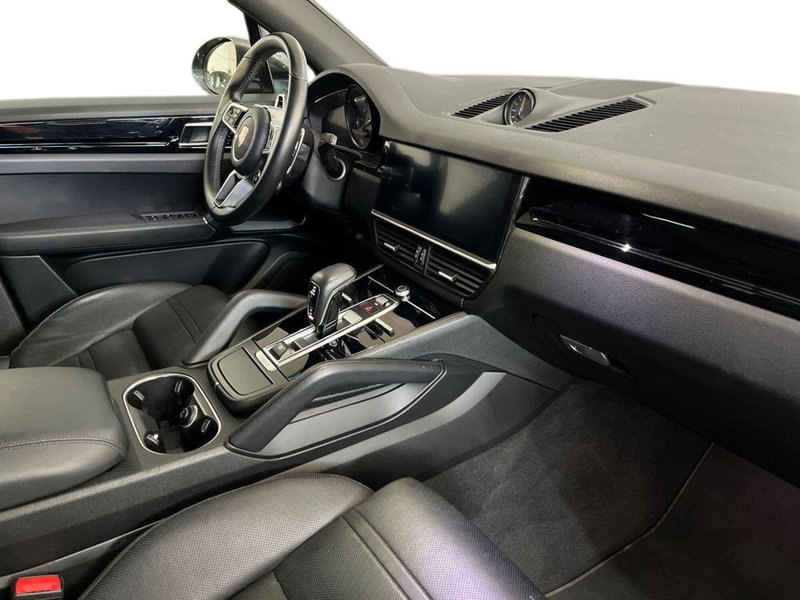 Porsche Cayenne usata a Bari (9)