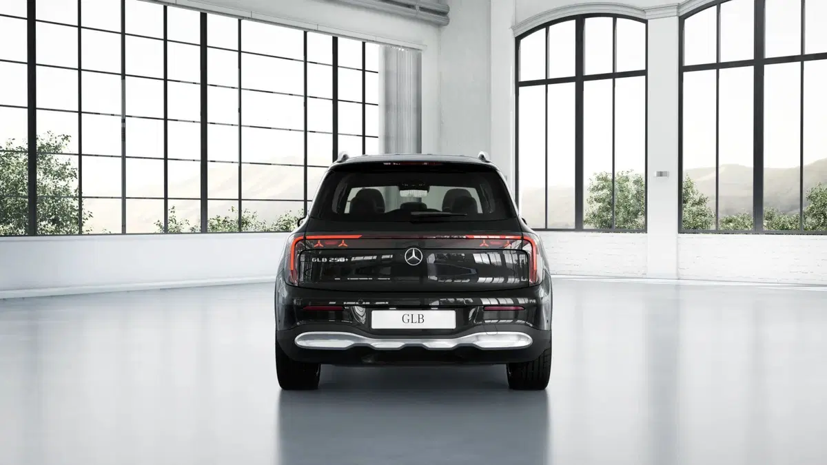 Mercedes-Benz GLB EQ nuova a Pescara (5)