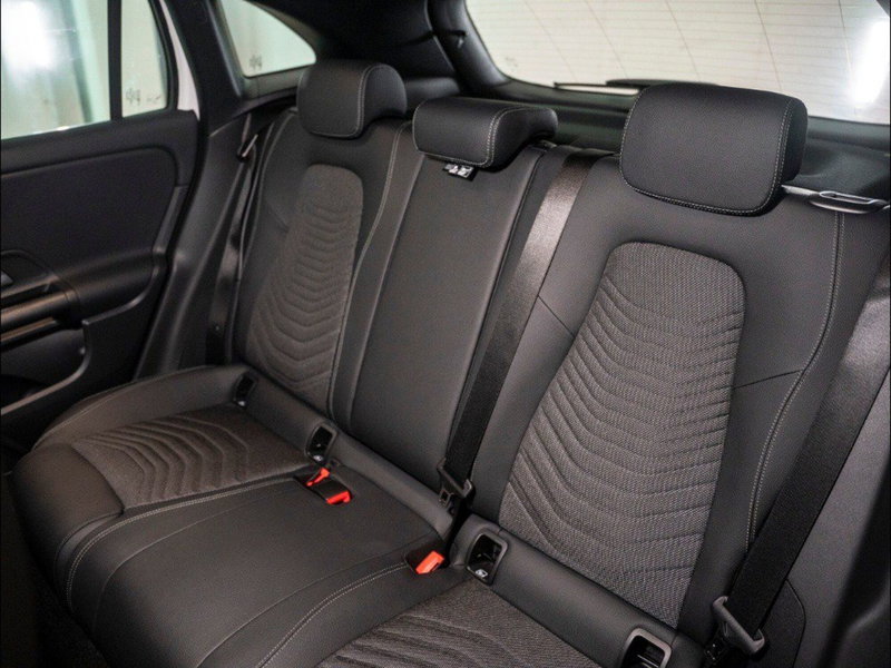 Mercedes-Benz GLA SUV nuova a Macerata (12)