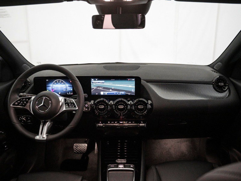 Mercedes-Benz GLA SUV nuova a Macerata (16)