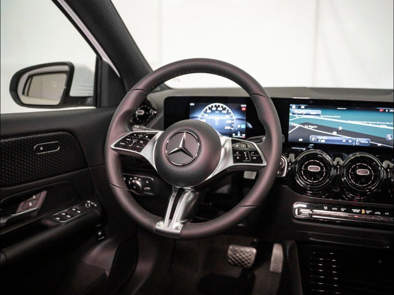 Mercedes-Benz GLA SUV nuova a Macerata (17)