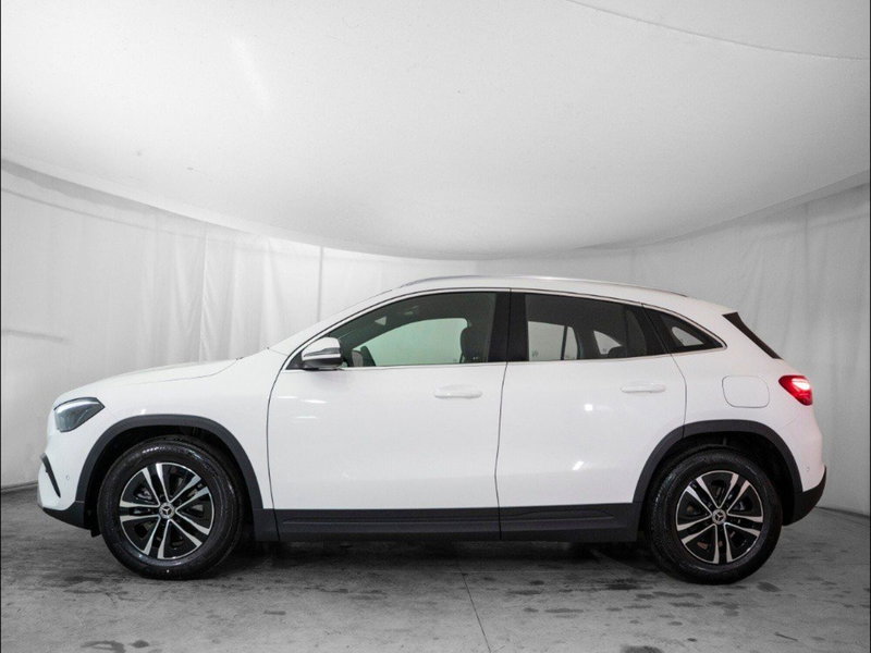 Mercedes-Benz GLA SUV nuova a Macerata (2)