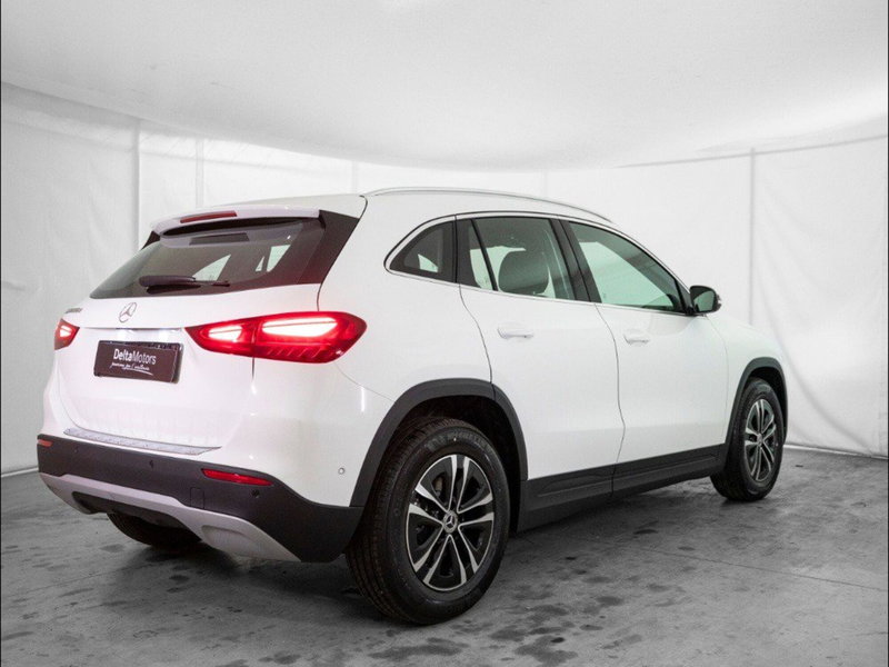 Mercedes-Benz GLA SUV nuova a Macerata (4)