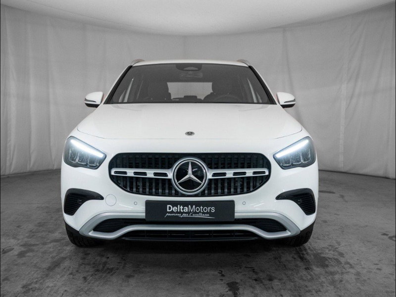 Mercedes-Benz GLA SUV nuova a Macerata (5)