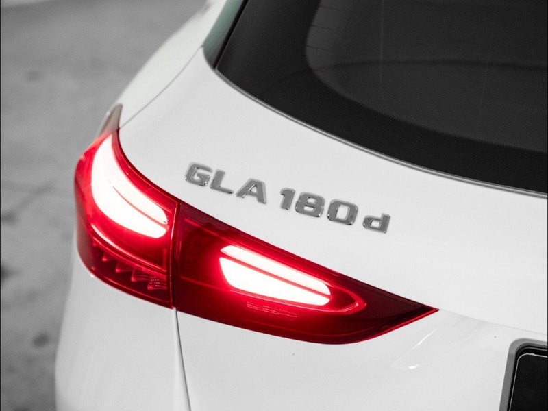 Mercedes-Benz GLA SUV nuova a Macerata (9)