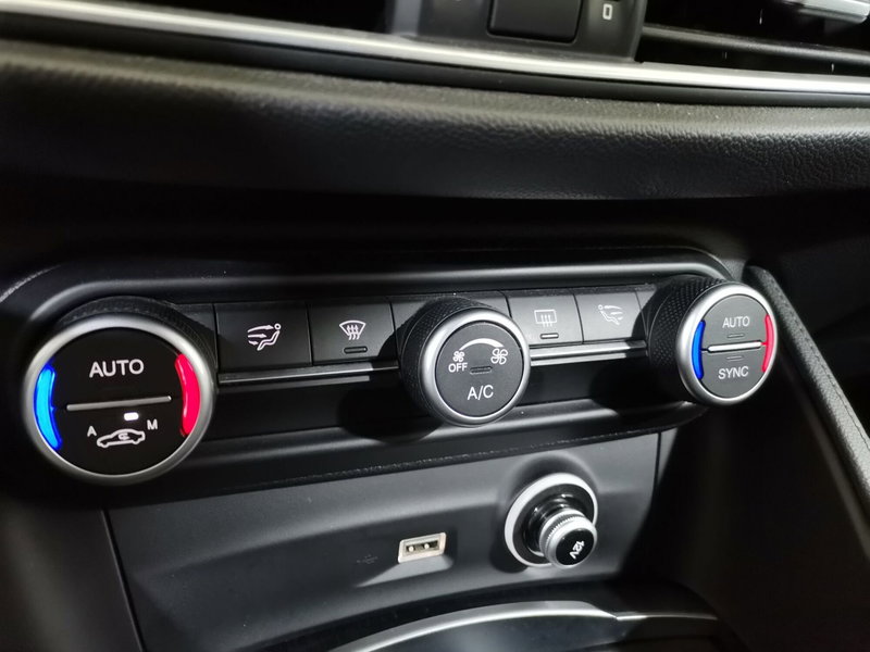 Alfa Romeo Stelvio usata a Salerno (17)