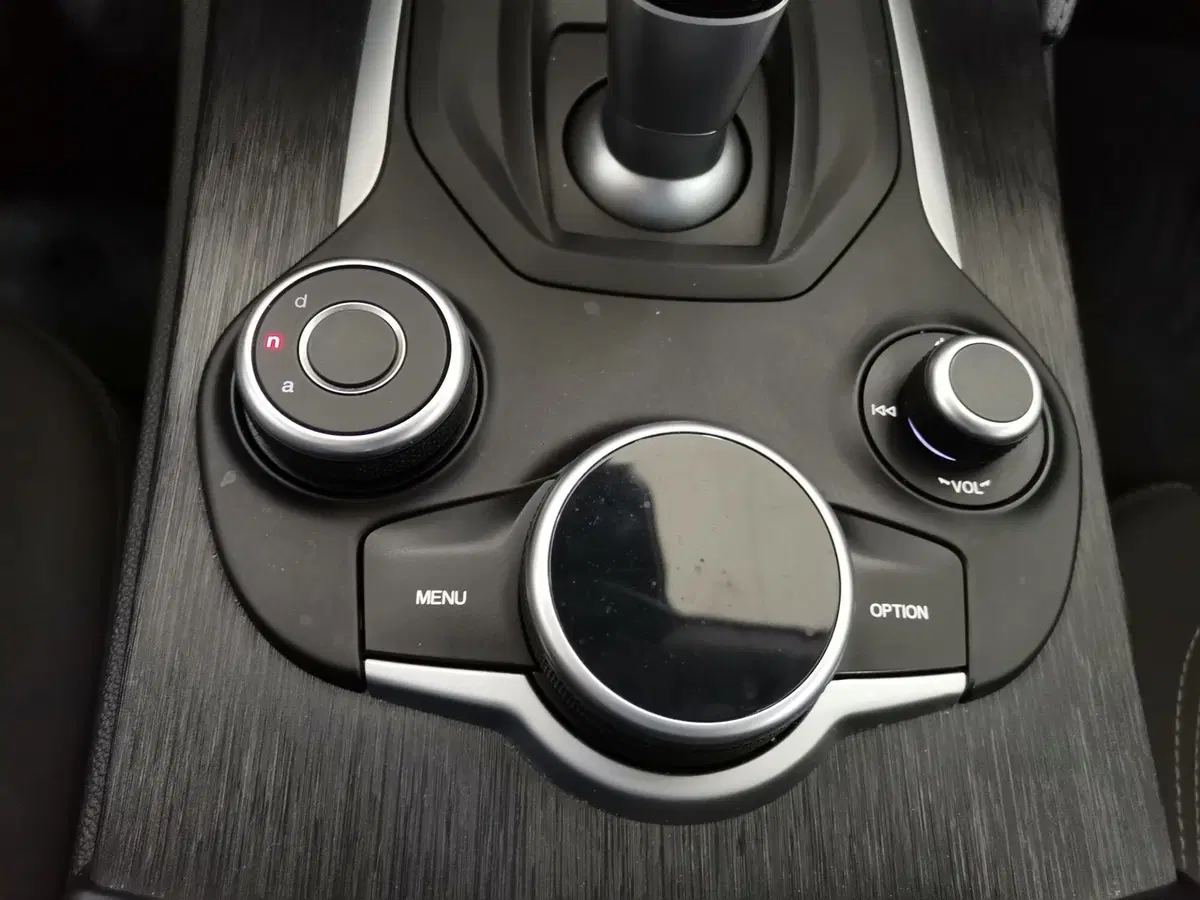 Alfa Romeo Stelvio usata a Salerno (18)