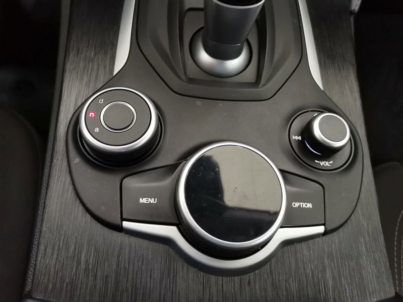 Alfa Romeo Stelvio usata a Salerno (18)