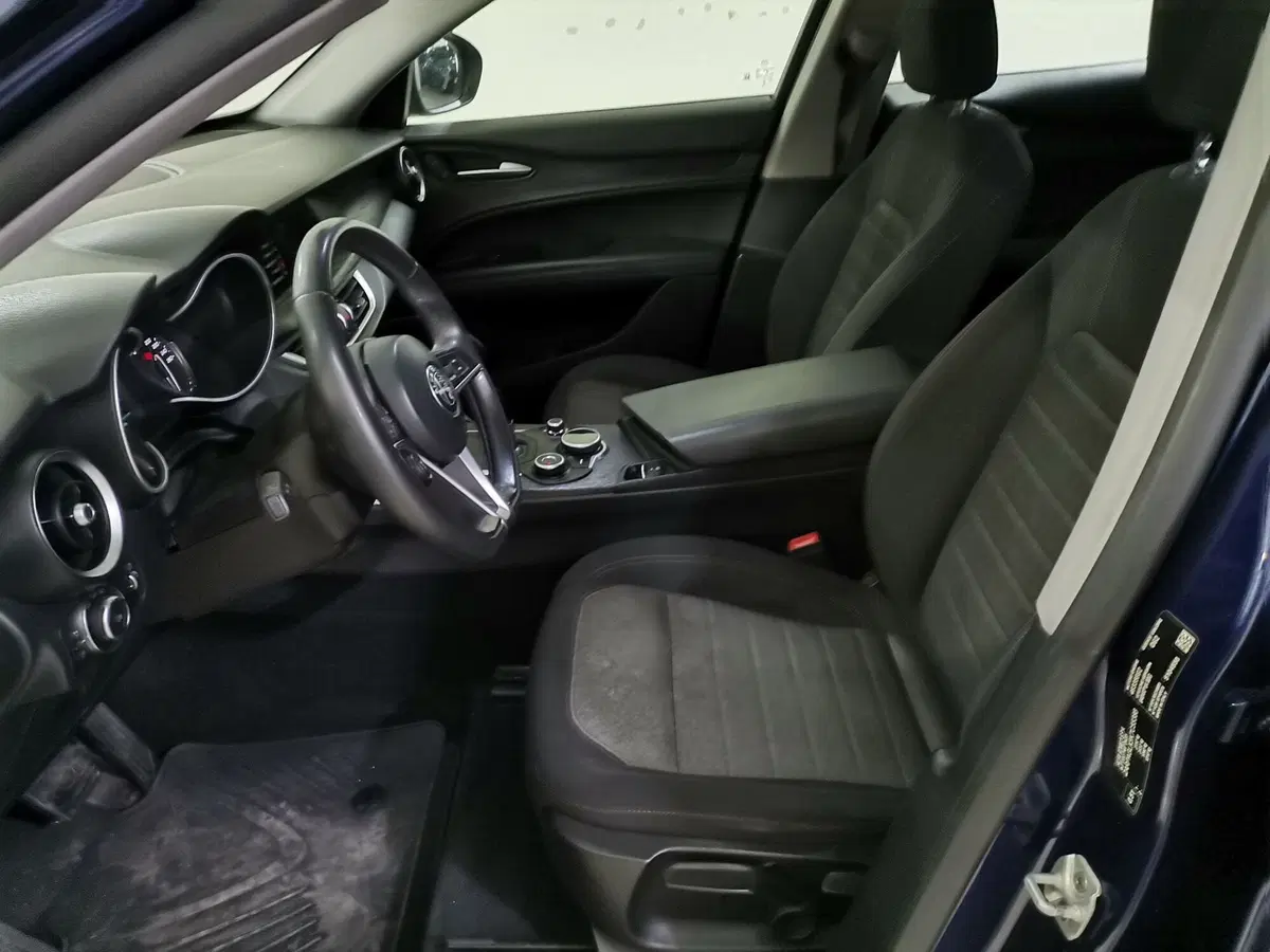 Alfa Romeo Stelvio usata a Salerno (9)