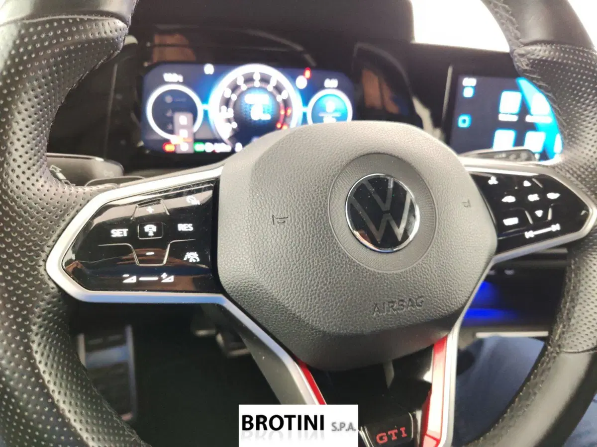 Volkswagen Golf usata a Massa-Carrara (13)