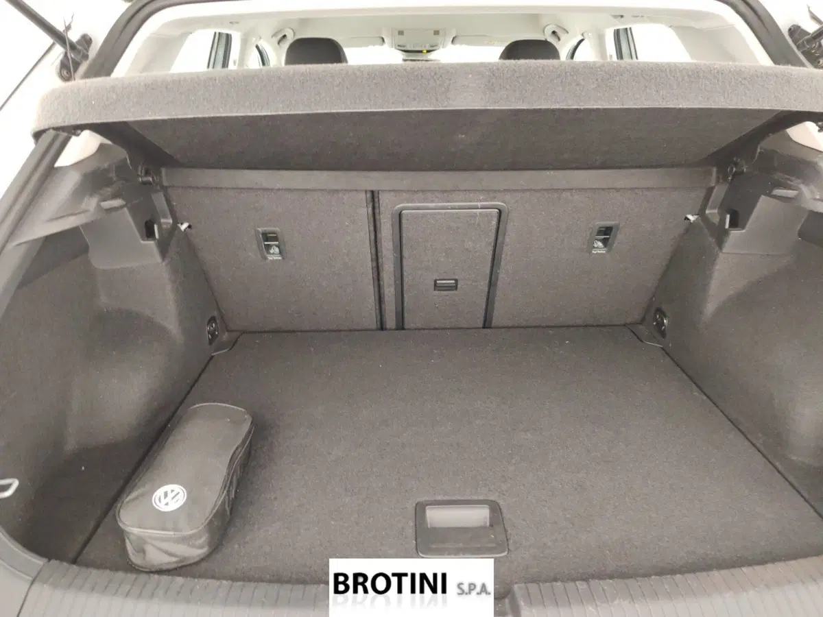 Volkswagen T-Roc usata a Massa-Carrara (15)
