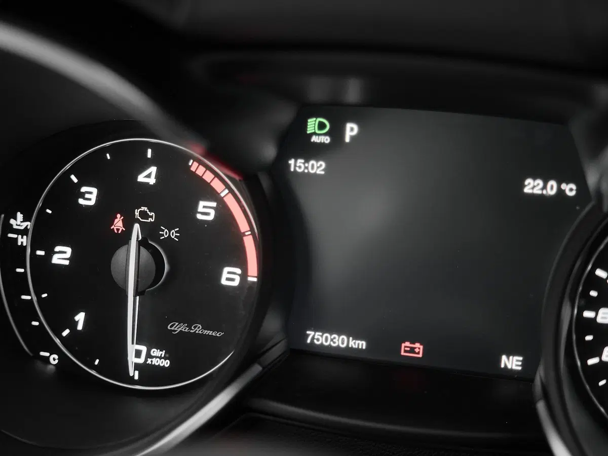 Alfa Romeo Stelvio usata a Prato (15)