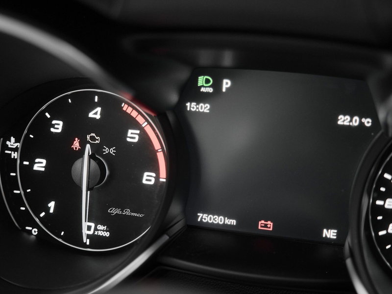 Alfa Romeo Stelvio usata a Prato (15)