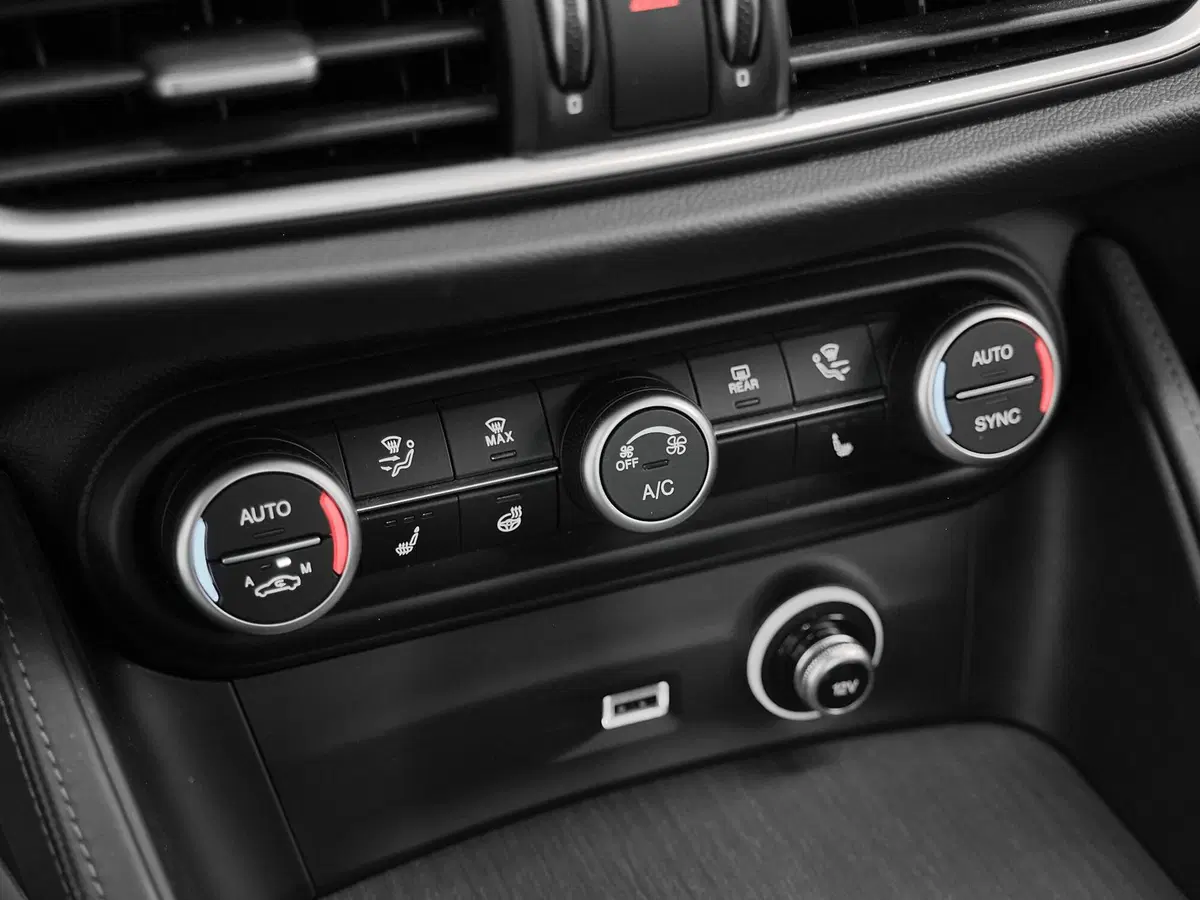 Alfa Romeo Stelvio usata a Prato (18)
