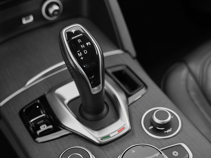 Alfa Romeo Stelvio usata a Prato (19)