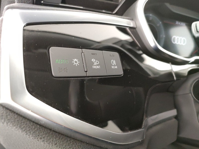 Audi Q3 Sportback usata a Napoli (12)