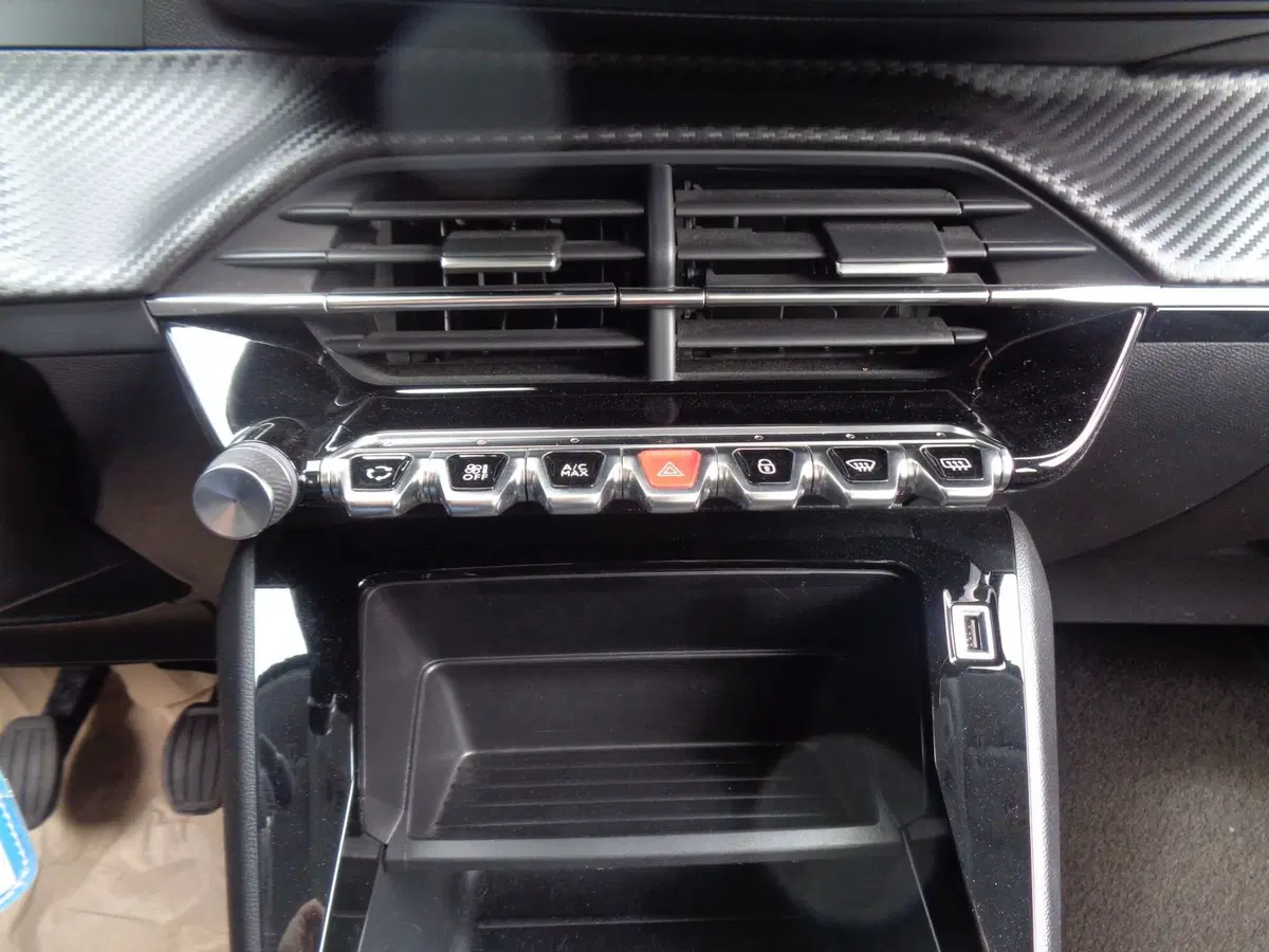 Peugeot 208 usata a Treviso (13)