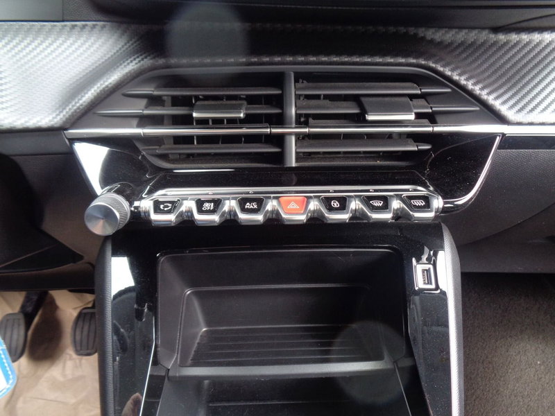 Peugeot 208 usata a Treviso (13)