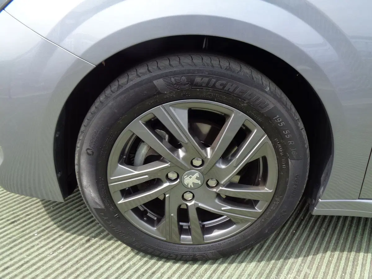 Peugeot 208 usata a Treviso (6)