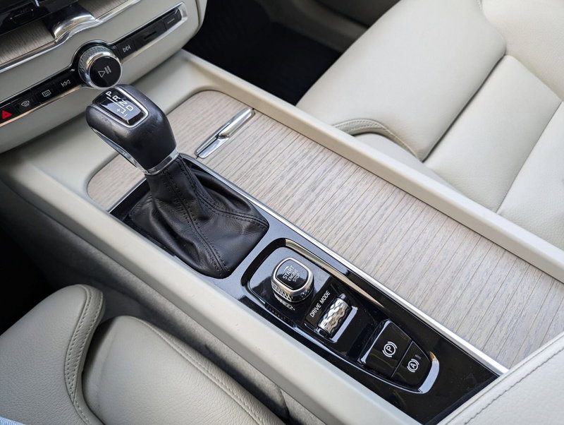 Volvo XC60 usata a Pescara (13)