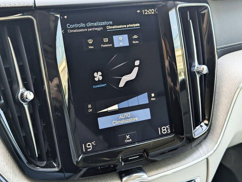 Volvo XC60 usata a Pescara (14)
