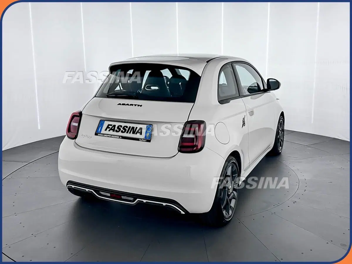Abarth 500e usata a Milano (6)