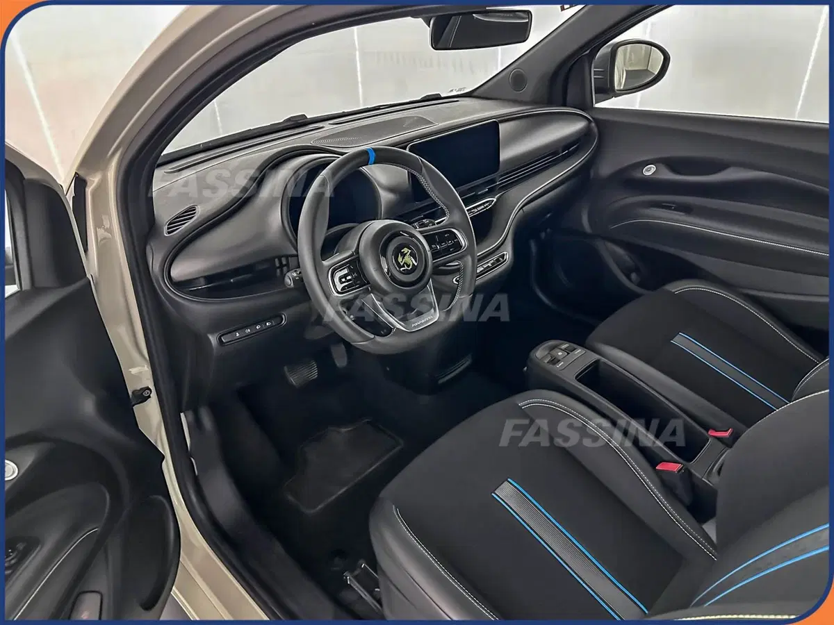 Abarth 500e usata a Milano (9)