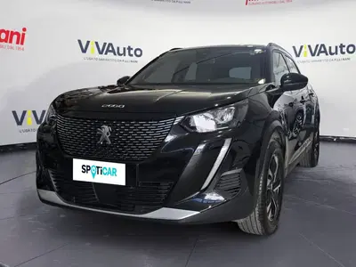 Peugeot 2008 1.2 turbo Allure 100cv del 2023 usata a Massa