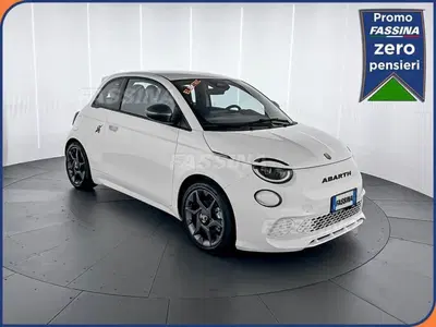 Abarth 500e 42 kWh Turismo del 2024 usata a Milano