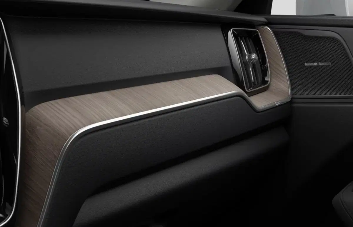Volvo XC60 nuova a Milano (17)