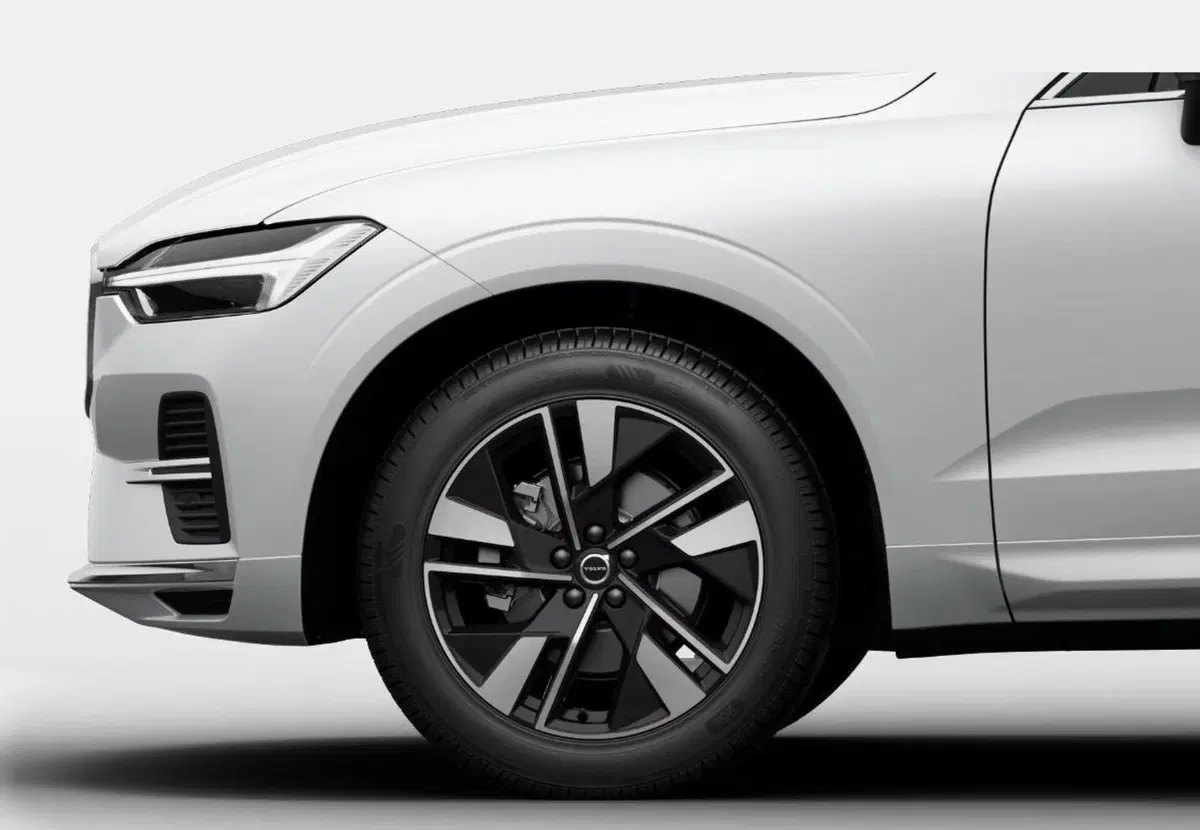 Volvo XC60 nuova a Milano (12)