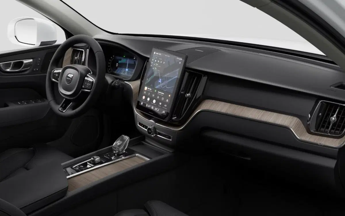Volvo XC60 nuova a Milano (13)