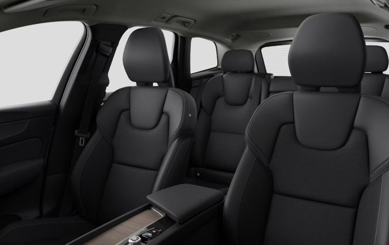 Volvo XC60 nuova a Milano (15)