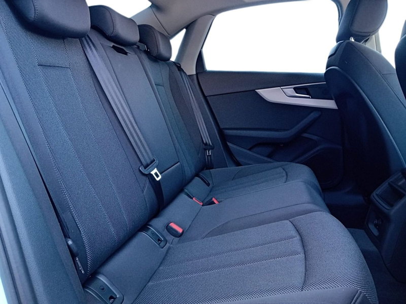 Audi A4 nuova a Bari (16)