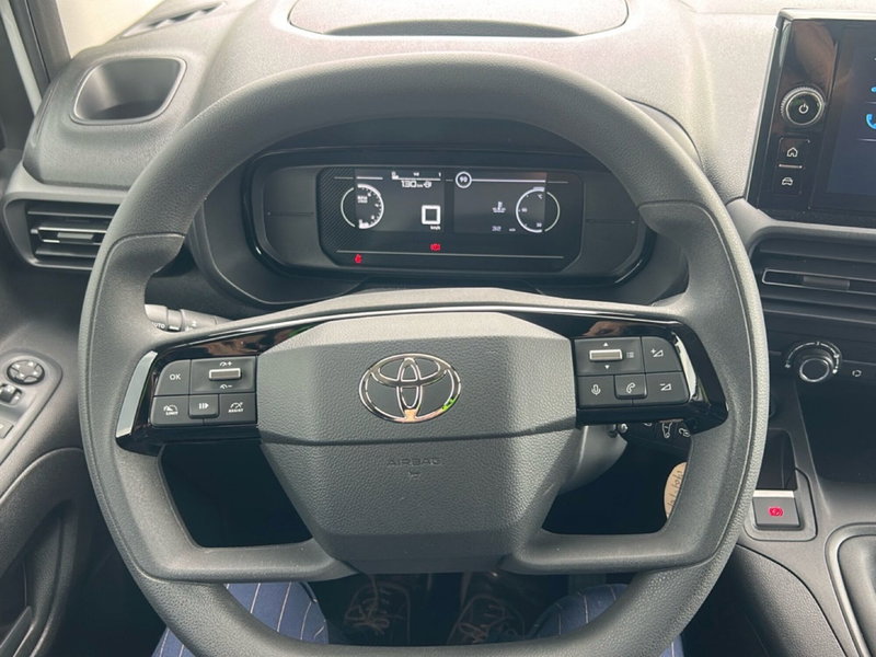 Toyota Proace City Furgone nuova a Bergamo (13)