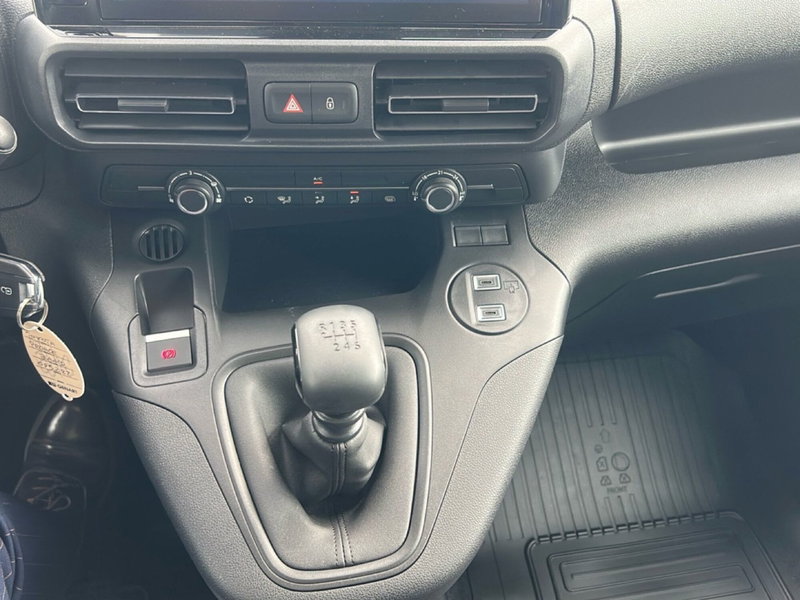 Toyota Proace City Furgone nuova a Bergamo (15)