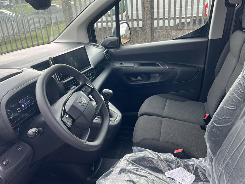Toyota Proace City Furgone nuova a Bergamo (18)