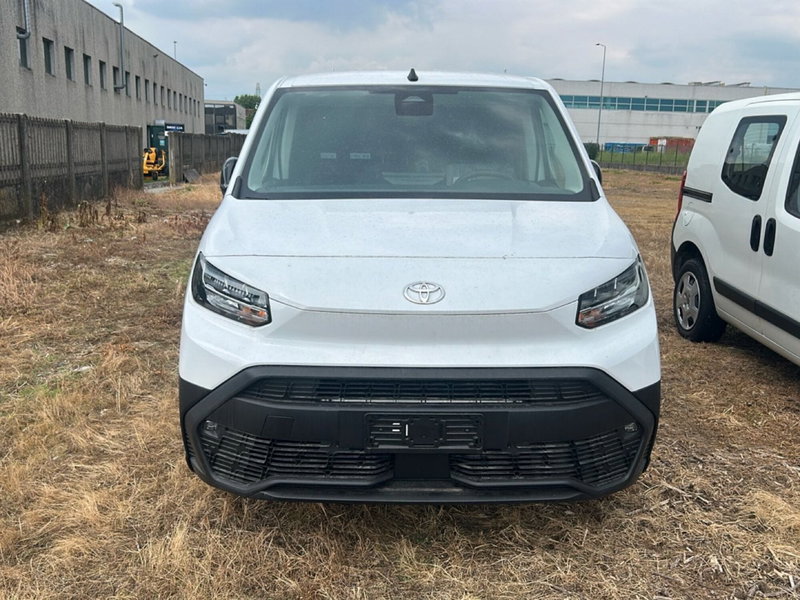 Toyota Proace City Furgone nuova a Bergamo (2)
