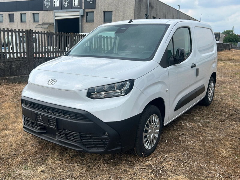 Toyota Proace City Furgone nuova a Bergamo (3)