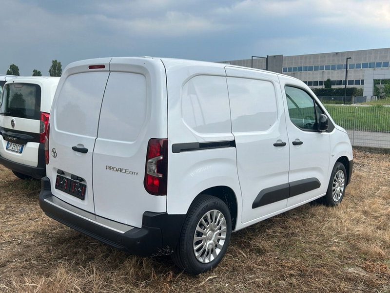 Toyota Proace City Furgone nuova a Bergamo (6)