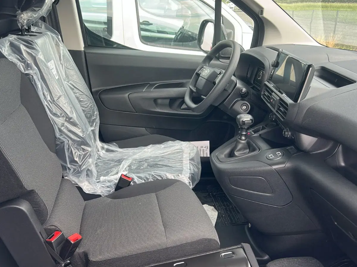 Toyota Proace City Furgone nuova a Bergamo (9)