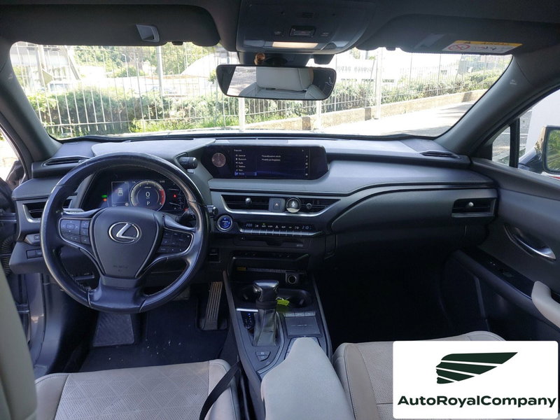 Lexus UX usata a Roma (10)