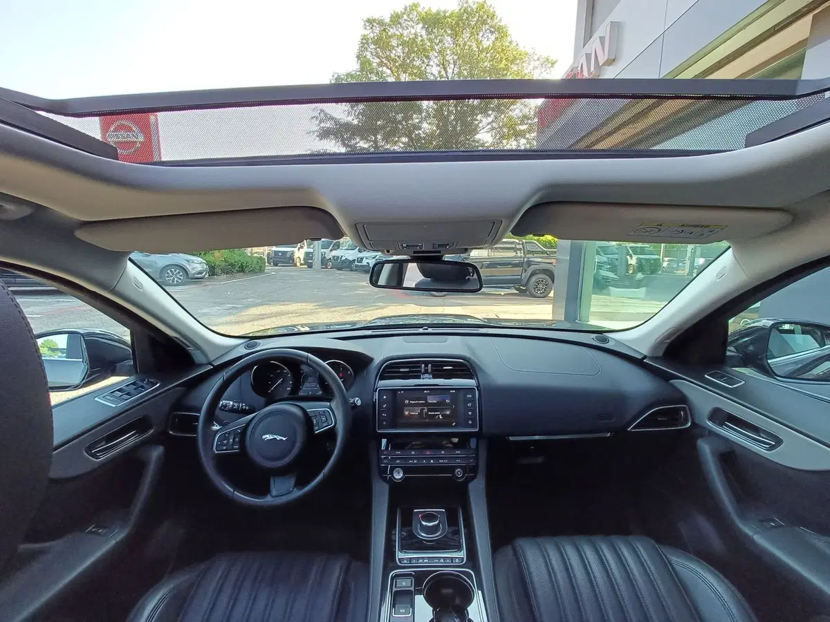 Jaguar F-Pace usata a Modena (11)